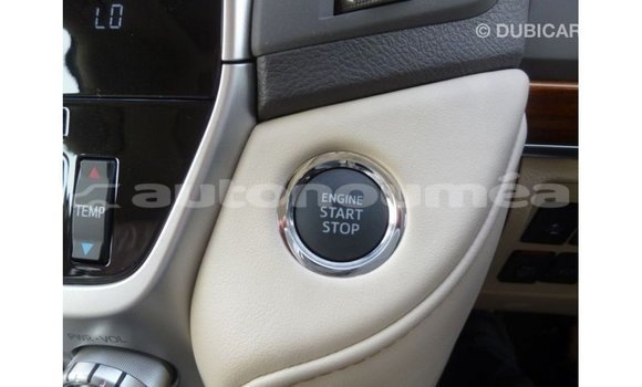 Acheter Import Voiture Toyota Land Cruiser Blanc à Import - Dubai, Iles Acheter Import Voiture Toyota Land Cruiser Blanc à Import - Dubai, Iles