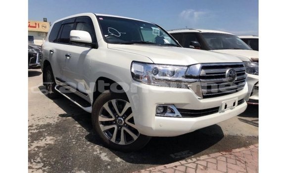 Acheter Import Voiture Toyota Land Cruiser Blanc à Import - Dubai, Iles Acheter Import Voiture Toyota Land Cruiser Blanc à Import - Dubai, Iles
