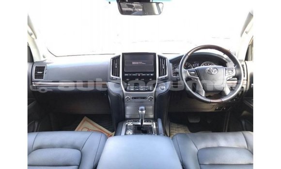 Acheter Import Voiture Toyota Land Cruiser Blanc à Import - Dubai, Iles Acheter Import Voiture Toyota Land Cruiser Blanc à Import - Dubai, Iles