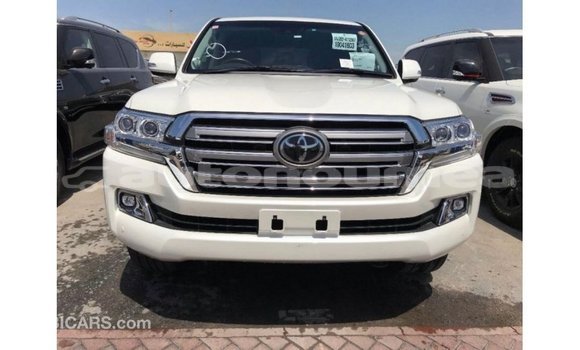 Acheter Import Voiture Toyota Land Cruiser Blanc à Import - Dubai, Iles Acheter Import Voiture Toyota Land Cruiser Blanc à Import - Dubai, Iles