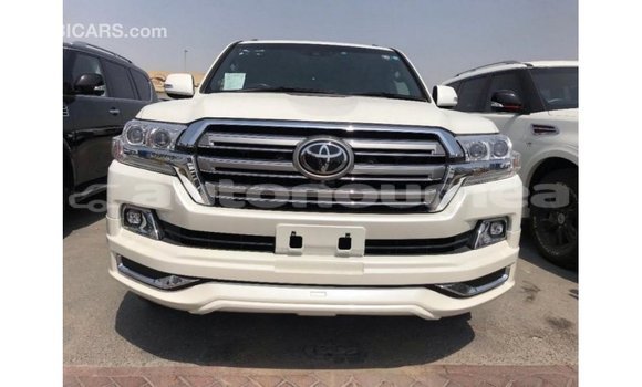 Acheter Import Voiture Toyota Land Cruiser Blanc à Import - Dubai, Iles Acheter Import Voiture Toyota Land Cruiser Blanc à Import - Dubai, Iles