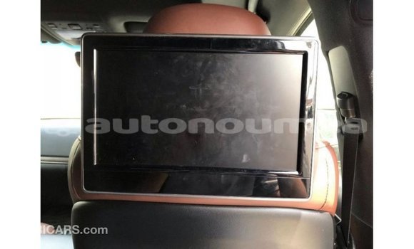 Acheter Import Voiture Toyota Land Cruiser Blanc à Import - Dubai, Iles Acheter Import Voiture Toyota Land Cruiser Blanc à Import - Dubai, Iles