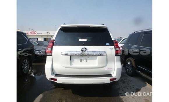 Acheter Import Voiture Toyota Prado Blanc à Import - Dubai, Iles Acheter Import Voiture Toyota Prado Blanc à Import - Dubai, Iles