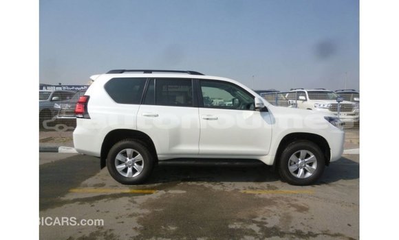 Acheter Import Voiture Toyota Prado Blanc à Import - Dubai, Iles Acheter Import Voiture Toyota Prado Blanc à Import - Dubai, Iles