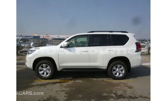 Acheter Import Voiture Toyota Prado Blanc à Import - Dubai, Iles Acheter Import Voiture Toyota Prado Blanc à Import - Dubai, Iles