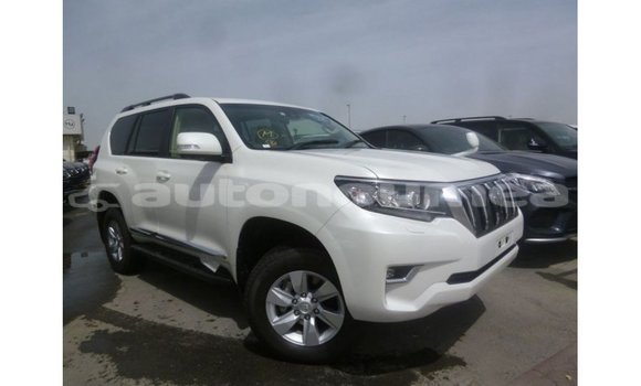 Acheter Import Voiture Toyota Prado Blanc à Import - Dubai, Iles Acheter Import Voiture Toyota Prado Blanc à Import - Dubai, Iles