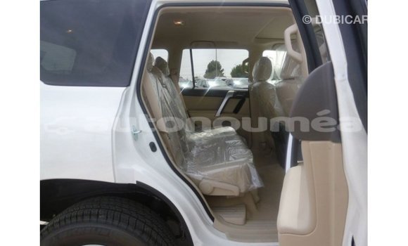 Acheter Import Voiture Toyota Prado Blanc à Import - Dubai, Iles Acheter Import Voiture Toyota Prado Blanc à Import - Dubai, Iles