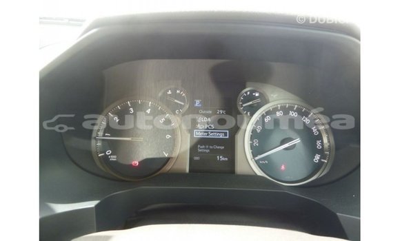 Acheter Import Voiture Toyota Prado Blanc à Import - Dubai, Iles Acheter Import Voiture Toyota Prado Blanc à Import - Dubai, Iles