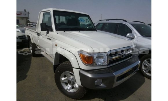 Acheter Import Voiture Toyota Land Cruiser Blanc à Import - Dubai, Iles Acheter Import Voiture Toyota Land Cruiser Blanc à Import - Dubai, Iles