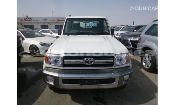 Acheter Import Voiture Toyota Land Cruiser Blanc à Import - Dubai, Iles Acheter Import Voiture Toyota Land Cruiser Blanc à Import - Dubai, Iles