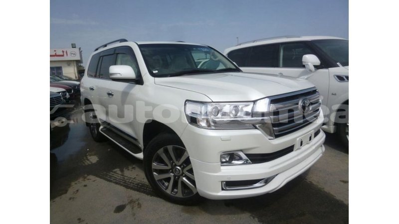 Big with watermark toyota land cruiser iles import dubai 2776