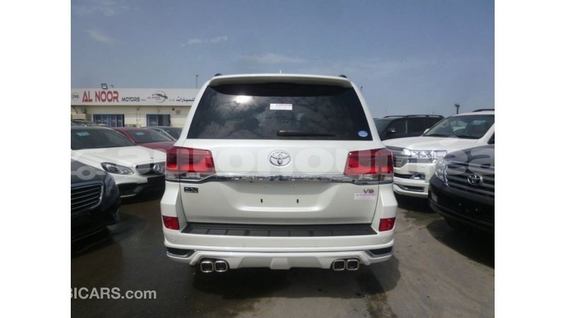 Big with watermark toyota land cruiser iles import dubai 2776