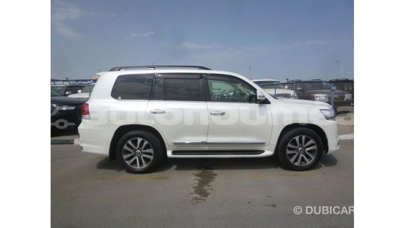 Big with watermark toyota land cruiser iles import dubai 2776