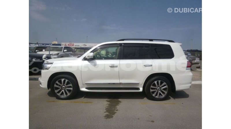 Big with watermark toyota land cruiser iles import dubai 2776