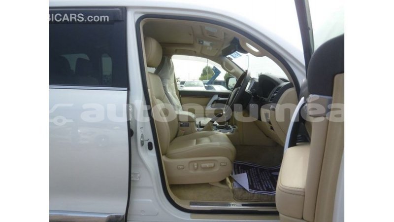 Big with watermark toyota land cruiser iles import dubai 2776