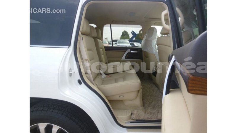 Big with watermark toyota land cruiser iles import dubai 2776