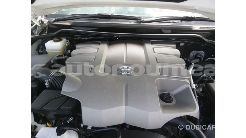 Big with watermark toyota land cruiser iles import dubai 2776