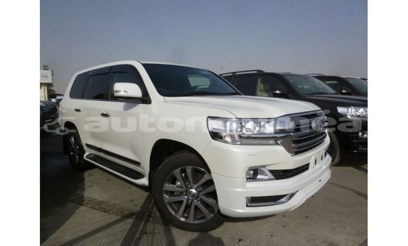 Acheter Import Voiture Toyota Land Cruiser Blanc à Import - Dubai, Iles Acheter Import Voiture Toyota Land Cruiser Blanc à Import - Dubai, Iles