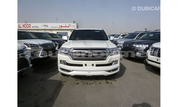 Acheter Import Voiture Toyota Land Cruiser Blanc à Import - Dubai, Iles Acheter Import Voiture Toyota Land Cruiser Blanc à Import - Dubai, Iles
