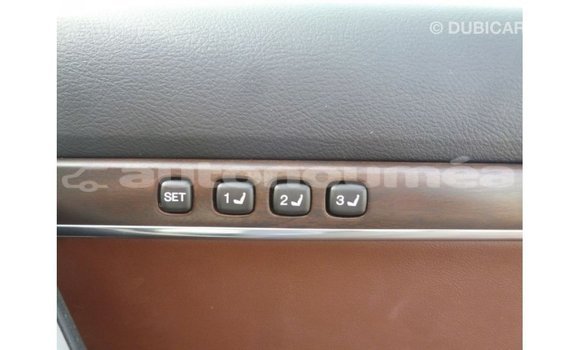 Acheter Import Voiture Toyota Land Cruiser Blanc à Import - Dubai, Iles Acheter Import Voiture Toyota Land Cruiser Blanc à Import - Dubai, Iles