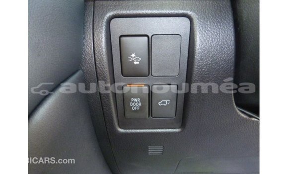 Acheter Import Voiture Toyota Land Cruiser Blanc à Import - Dubai, Iles Acheter Import Voiture Toyota Land Cruiser Blanc à Import - Dubai, Iles
