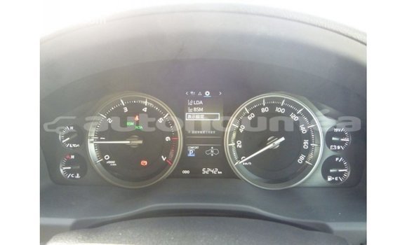 Acheter Import Voiture Toyota Land Cruiser Blanc à Import - Dubai, Iles Acheter Import Voiture Toyota Land Cruiser Blanc à Import - Dubai, Iles