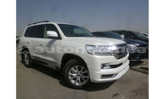 Acheter Import Voiture Toyota Land Cruiser Blanc à Import - Dubai, Iles Acheter Import Voiture Toyota Land Cruiser Blanc à Import - Dubai, Iles