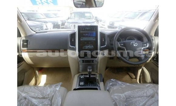 Acheter Import Voiture Toyota Land Cruiser Blanc à Import - Dubai, Iles Acheter Import Voiture Toyota Land Cruiser Blanc à Import - Dubai, Iles