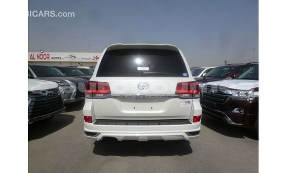 Acheter Import Voiture Toyota Land Cruiser Blanc à Import - Dubai, Iles Acheter Import Voiture Toyota Land Cruiser Blanc à Import - Dubai, Iles