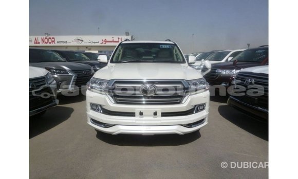 Acheter Import Voiture Toyota Land Cruiser Blanc à Import - Dubai, Iles Acheter Import Voiture Toyota Land Cruiser Blanc à Import - Dubai, Iles