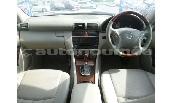 Buy Import Mercedes-Benz 190 Blue Car in Import - Dubai in Iles Buy Import Mercedes-Benz 190 Blue Car in Import - Dubai in Iles