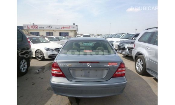 Buy Import Mercedes-Benz 190 Blue Car in Import - Dubai in Iles Buy Import Mercedes-Benz 190 Blue Car in Import - Dubai in Iles