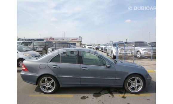 Buy Import Mercedes-Benz 190 Blue Car in Import - Dubai in Iles Buy Import Mercedes-Benz 190 Blue Car in Import - Dubai in Iles