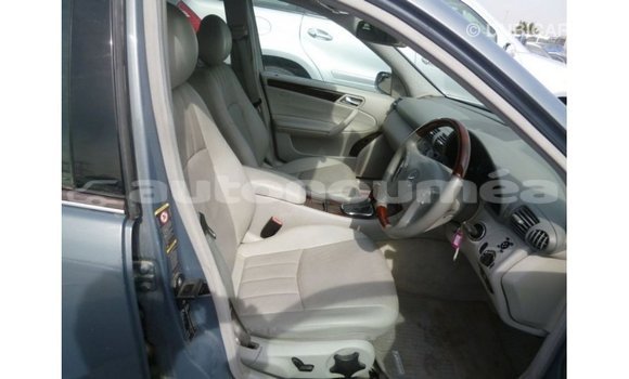 Buy Import Mercedes-Benz 190 Blue Car in Import - Dubai in Iles Buy Import Mercedes-Benz 190 Blue Car in Import - Dubai in Iles