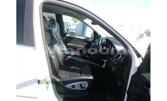 Acheter Import Voiture Mercedes-Benz 190 Blanc à Import - Dubai, Iles Acheter Import Voiture Mercedes-Benz 190 Blanc à Import - Dubai, Iles