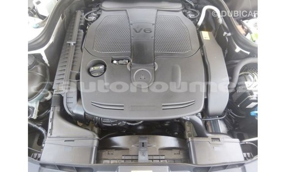 Acheter Import Voiture Mercedes-Benz 190 Blanc à Import - Dubai, Iles Acheter Import Voiture Mercedes-Benz 190 Blanc à Import - Dubai, Iles