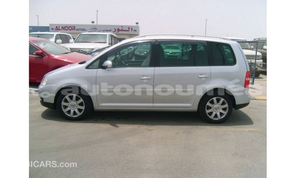 Acheter Import Voiture Volkswagen Touran Autre à Import - Dubai, Iles Acheter Import Voiture Volkswagen Touran Autre à Import - Dubai, Iles