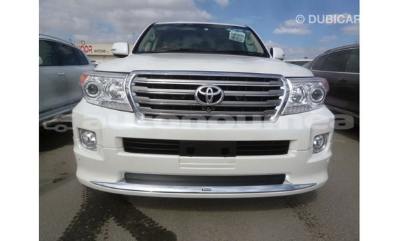Acheter Import Voiture Toyota Land Cruiser Blanc à Import - Dubai, Iles Acheter Import Voiture Toyota Land Cruiser Blanc à Import - Dubai, Iles