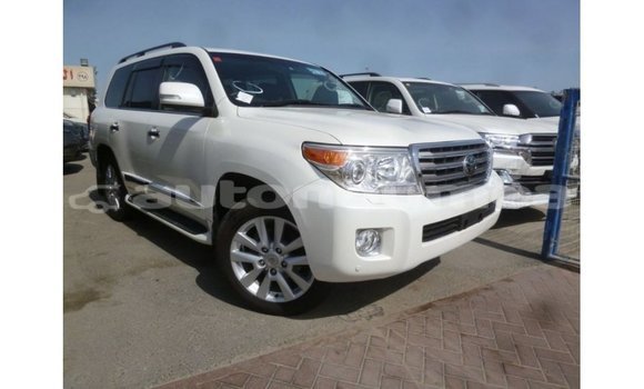 Acheter Import Voiture Toyota Land Cruiser Blanc à Import - Dubai, Iles Acheter Import Voiture Toyota Land Cruiser Blanc à Import - Dubai, Iles