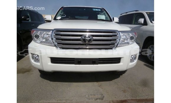 Acheter Import Voiture Toyota Land Cruiser Blanc à Import - Dubai, Iles Acheter Import Voiture Toyota Land Cruiser Blanc à Import - Dubai, Iles