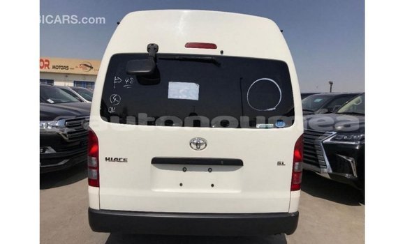 Acheter Import Voiture Toyota Hiace Blanc à Import - Dubai, Iles Acheter Import Voiture Toyota Hiace Blanc à Import - Dubai, Iles