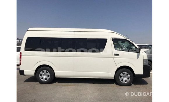 Acheter Import Voiture Toyota Hiace Blanc à Import - Dubai, Iles Acheter Import Voiture Toyota Hiace Blanc à Import - Dubai, Iles