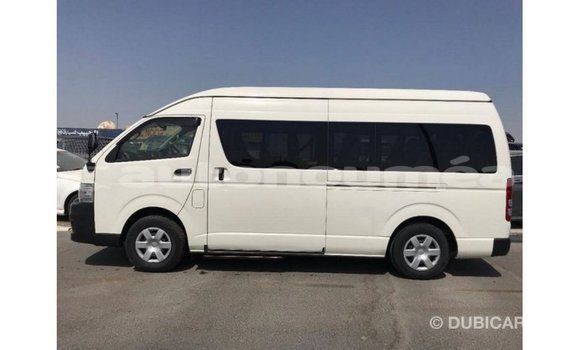 Acheter Import Voiture Toyota Hiace Blanc à Import - Dubai, Iles Acheter Import Voiture Toyota Hiace Blanc à Import - Dubai, Iles