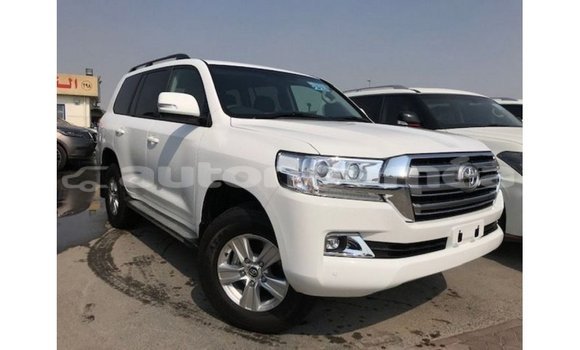 Acheter Import Voiture Toyota Land Cruiser Blanc à Import - Dubai, Iles Acheter Import Voiture Toyota Land Cruiser Blanc à Import - Dubai, Iles