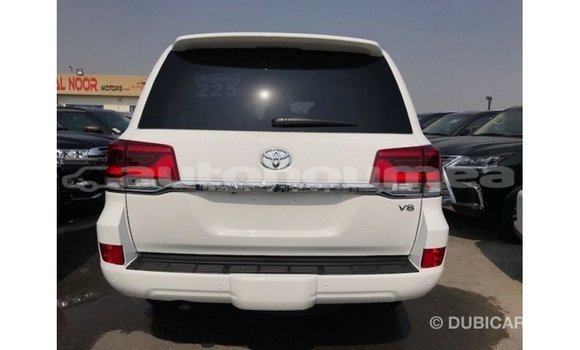Acheter Import Voiture Toyota Land Cruiser Blanc à Import - Dubai, Iles Acheter Import Voiture Toyota Land Cruiser Blanc à Import - Dubai, Iles