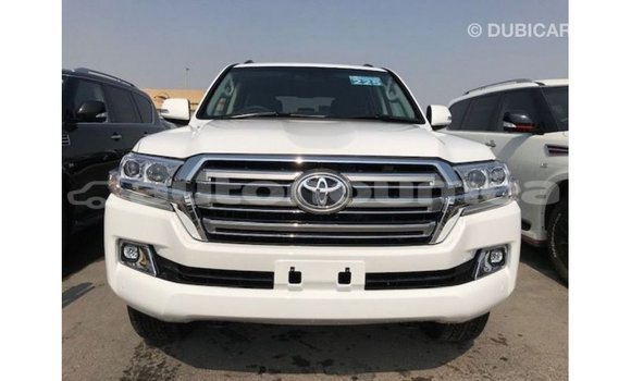 Acheter Import Voiture Toyota Land Cruiser Blanc à Import - Dubai, Iles Acheter Import Voiture Toyota Land Cruiser Blanc à Import - Dubai, Iles