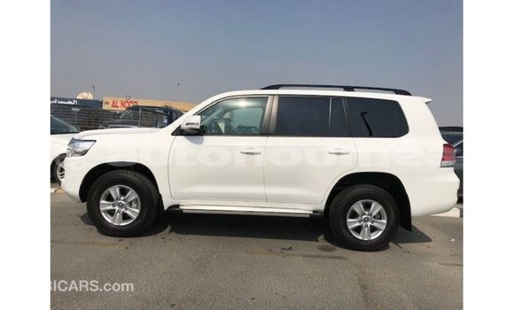 Acheter Import Voiture Toyota Land Cruiser Blanc à Import - Dubai, Iles Acheter Import Voiture Toyota Land Cruiser Blanc à Import - Dubai, Iles