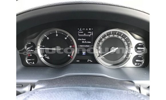 Acheter Import Voiture Toyota Land Cruiser Blanc à Import - Dubai, Iles Acheter Import Voiture Toyota Land Cruiser Blanc à Import - Dubai, Iles