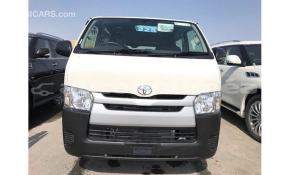 Acheter Import Voiture Toyota Hiace Blanc à Import - Dubai, Iles Acheter Import Voiture Toyota Hiace Blanc à Import - Dubai, Iles