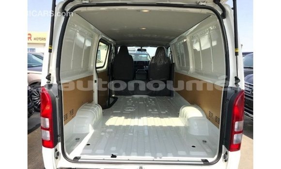 Acheter Import Voiture Toyota Hiace Blanc à Import - Dubai, Iles Acheter Import Voiture Toyota Hiace Blanc à Import - Dubai, Iles